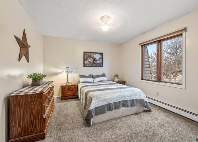 Property at 3704 S Terry Ave #301, Sioux Falls, SD 57106, 2 beds, 1 bath