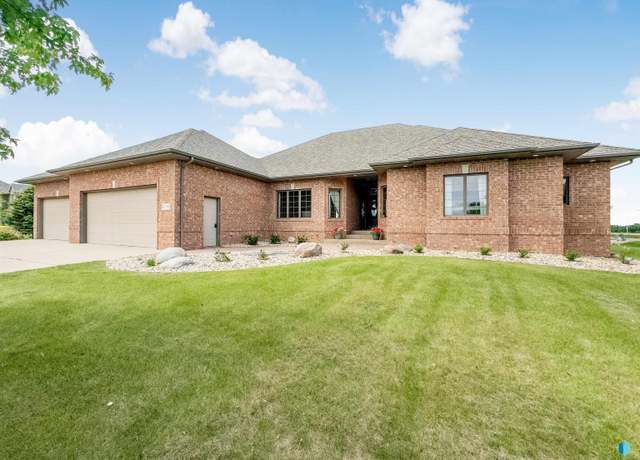 Property at 47198 Bakker Cir, Sioux Falls, SD 57108, 5 beds, 4 baths