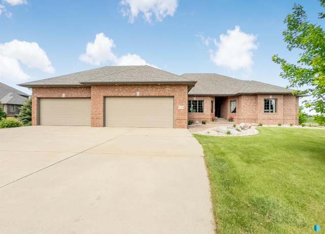 Property at 47198 Bakker Cir, Sioux Falls, SD 57108, 5 beds, 4 baths