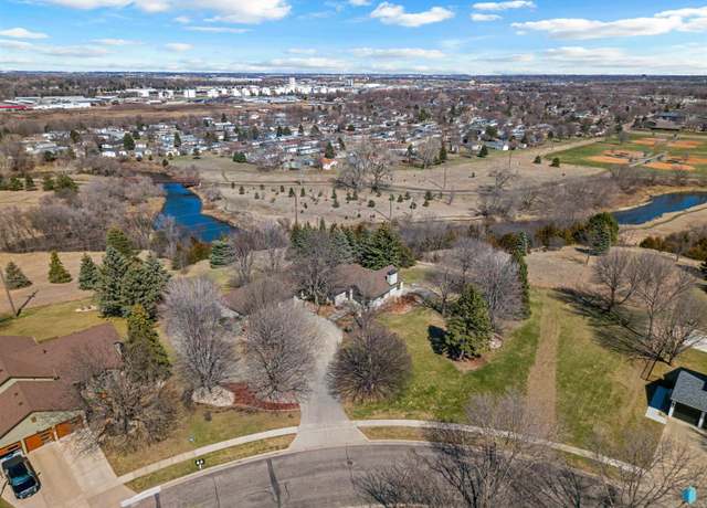 Property at 1228 S Stoney Pointe Ct, Sioux Falls, SD 57106, 4 beds, 2.5 baths