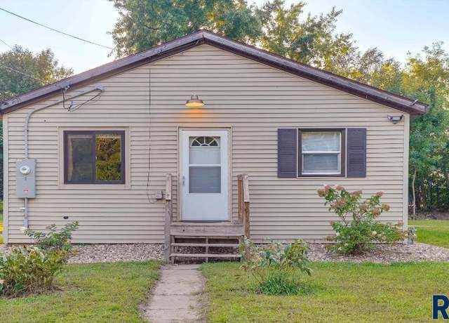 Property at 3135 N Lewis Ave, Sioux Falls, SD 57104, 2 beds, 1 bath