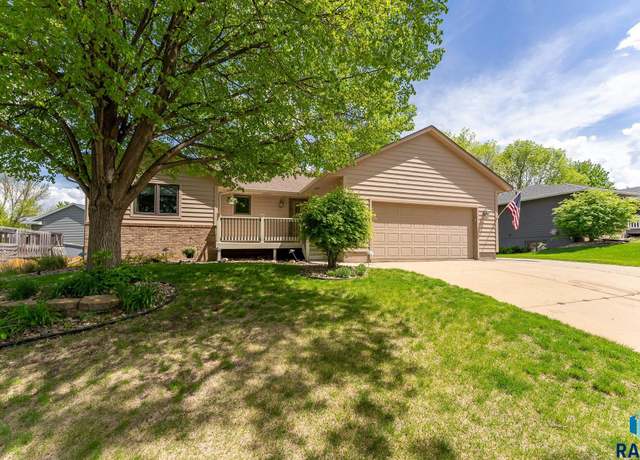 Property at 3704 S Bahnson Ave, Sioux Falls, SD 57103, 4 beds, 2 baths