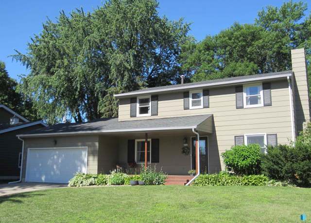 Property at 2701 S Elmwood Ave, Sioux Falls, SD 57105, 4 beds, 2.5 baths