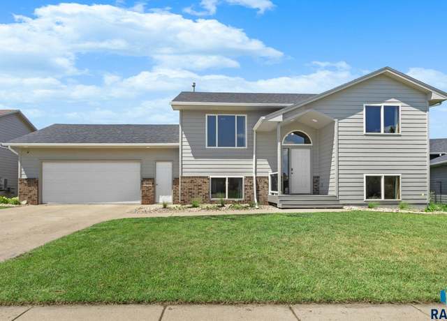 Property at 7800 W Eli Ct, Sioux Falls, SD 57106, 4 beds, 2 baths
