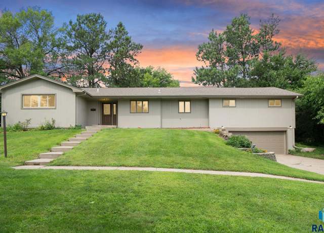 Property at 1005 S Six Mile Rd, Sioux Falls, SD 57110, 4 beds, 2.5 baths