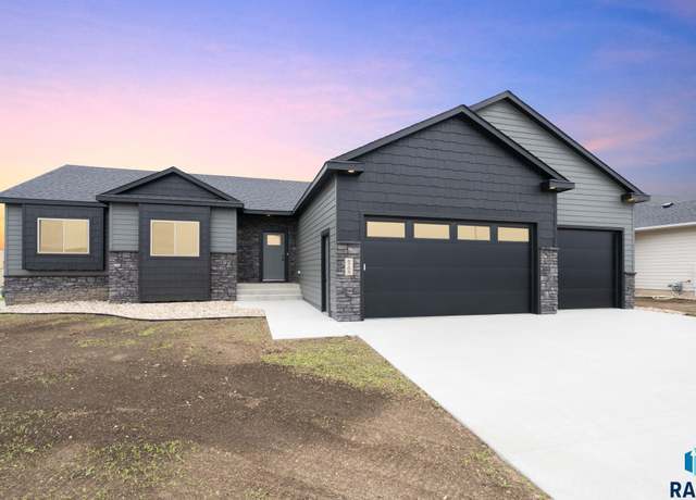 Property at 6709 E 37th St, Sioux Falls, SD 57110, 5 beds, 3 baths