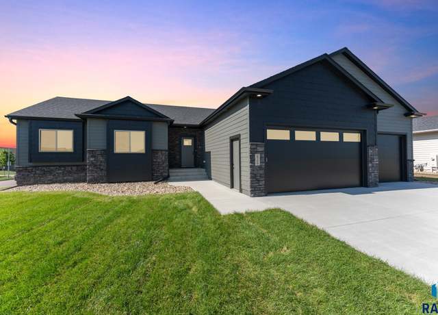 Property at 6709 E 37th St, Sioux Falls, SD 57110, 5 beds, 3 baths