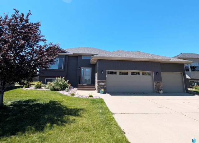 Property at 4309 S Klein Ave, Sioux Falls, SD 57106, 4 beds, 3 baths
