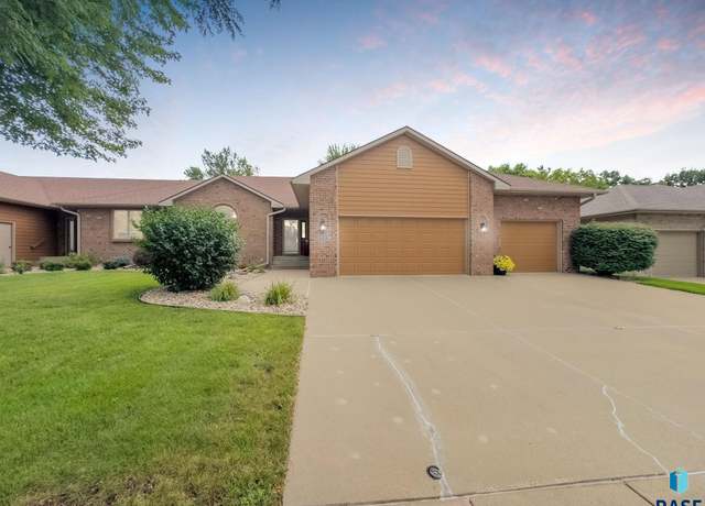 Property at 145 W Doral Ct, Sioux Falls, SD 57108, 3 beds, 3 baths