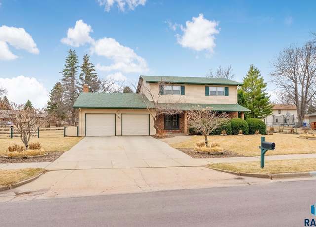 Property at 2305 E 54th St, Sioux Falls, SD 57103, 4 beds, 1.5 baths