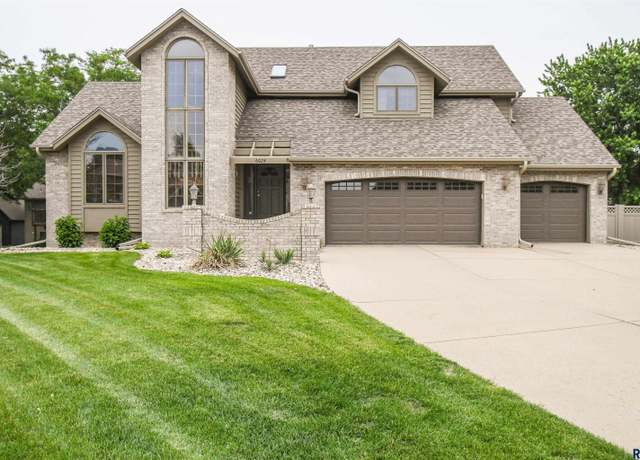 Property at 6024 W Winterberry Cir, Sioux Falls, SD 57106, 5 beds, 3 baths
