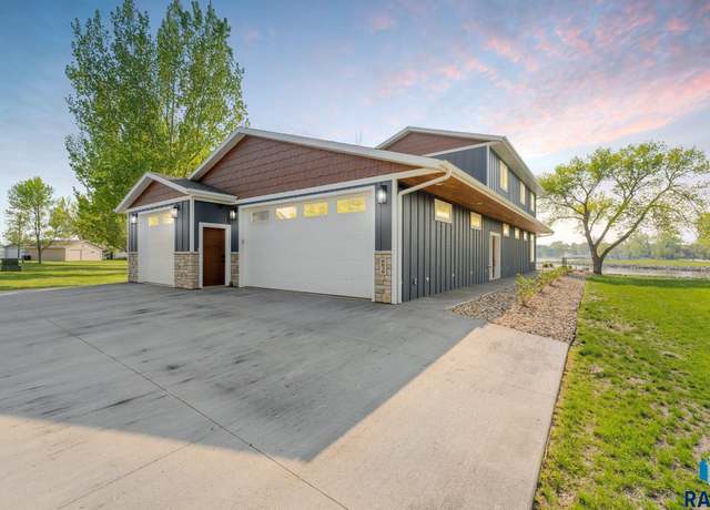 Property at 6639 Peninsula Ln, Wentworth, SD 57075, 3 beds, 3 baths