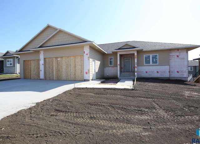 Property at 2812 S Faith Ave, Sioux Falls, SD 57110, 5 beds, 3 baths