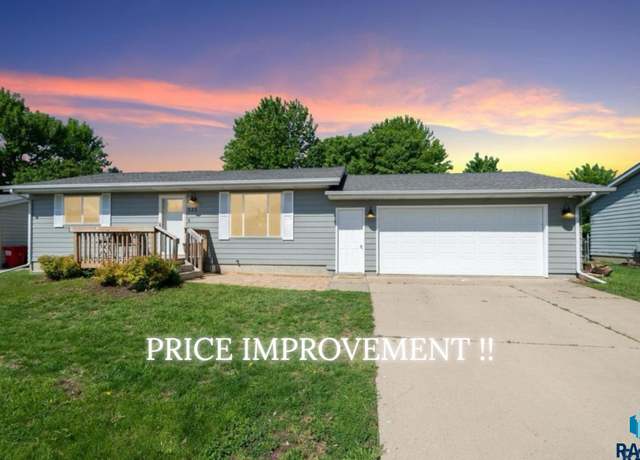 Property at 525 N Rose Ave, Tea, SD 57064, 3 beds, 2 baths