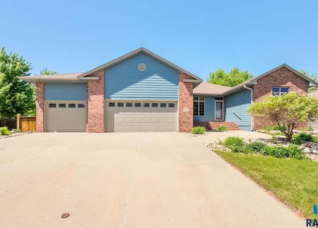 Property at 3709 S Pillsberry Ave, Sioux Falls, SD 57103, 5 beds, 3.5 baths