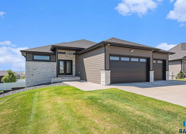 Property at 8209 E Ladyslipper Cir, Sioux Falls, SD 57110, 5 beds, 3 baths