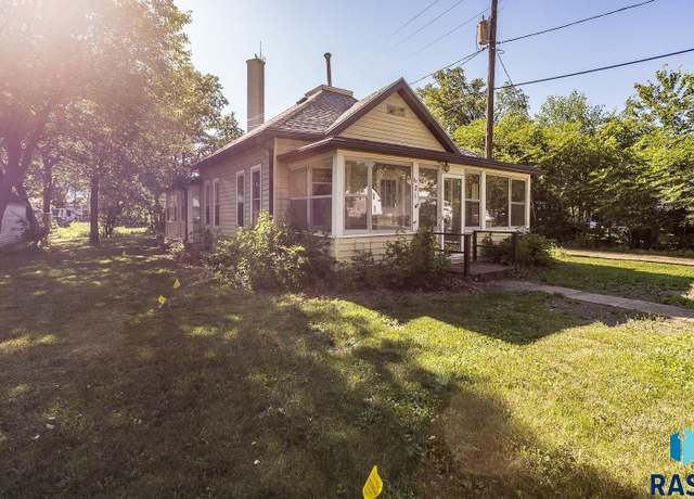 Property at 621 Montana St, Centerville, SD 57014, 3 beds, 1 bath
