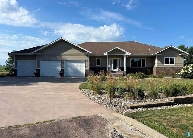 Property at 1103 S Dewald St, Freeman, SD 27029, 5 beds, 3.5 baths