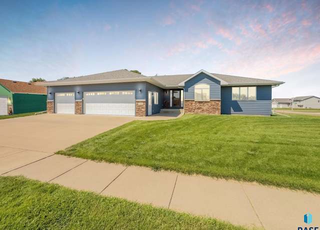 Property at 7200 Prairie Rose St, Sioux Falls, SD 57107, 2 beds, 3 baths