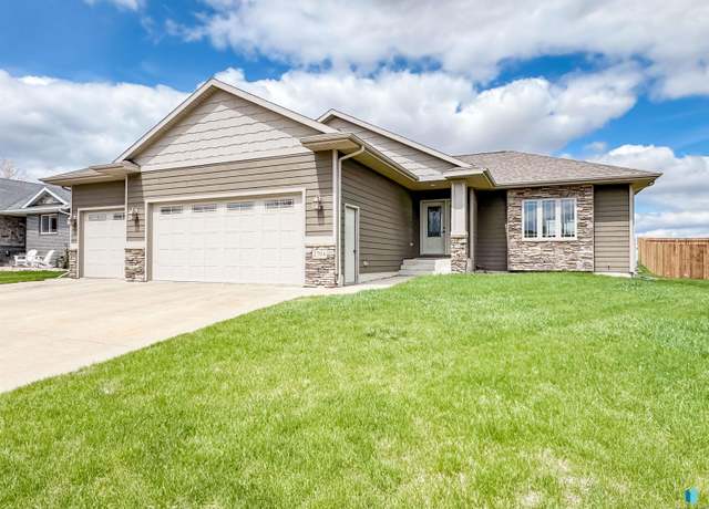 Property at 2704 E Augusta St, Brandon, SD 57005, 4 beds, 2 baths