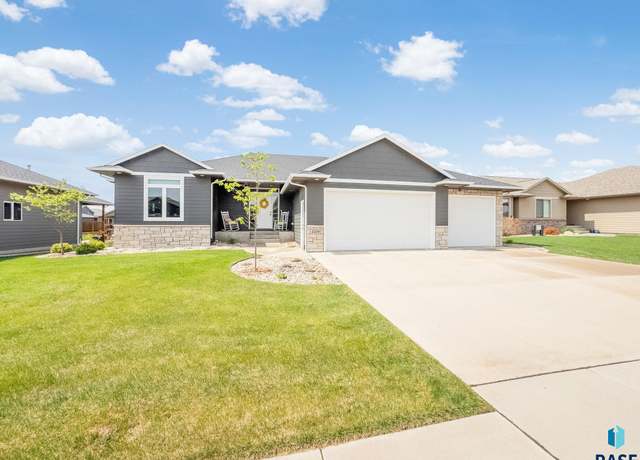 Property at 4209 S Safflower Ave, Sioux Falls, SD 57110, 5 beds, 3 baths