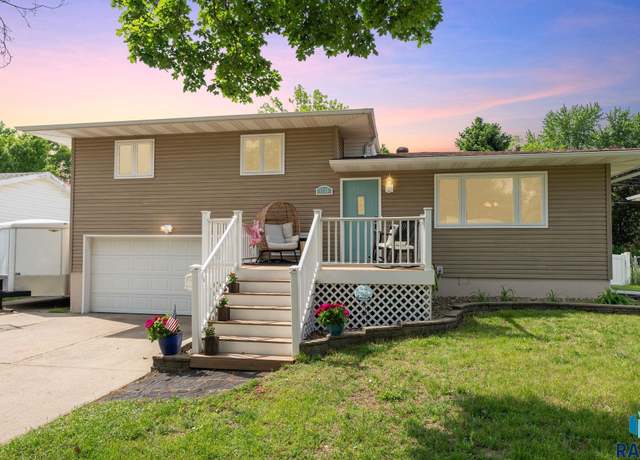 Property at 1713 E Fair Ln, Sioux Falls, SD 57105, 4 beds, 2 baths