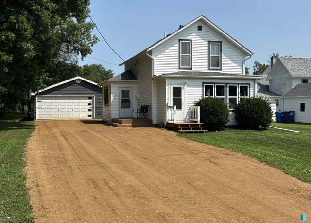 Property at 108 W Center Ave, Lennox, SD 57039, 2 beds, 1 bath