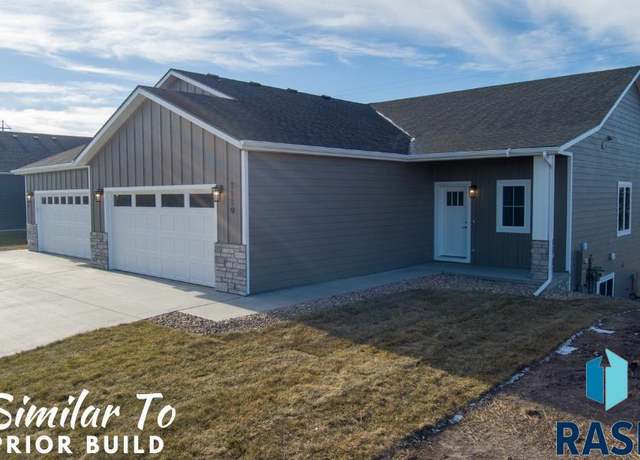 Property at 1113 S Foss Ave, Sioux Falls, SD 57110, 4 beds, 3 baths