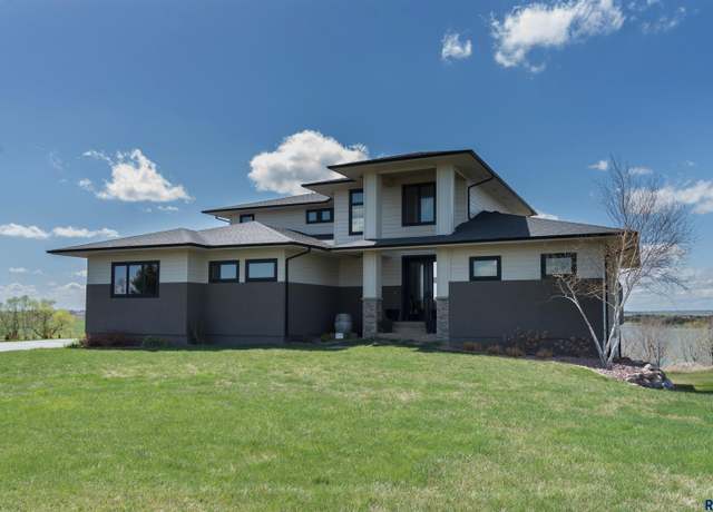 Property at 26183 Sunset Bluff Dr, Canistota, SD 57012, 5 beds, 3.5 baths