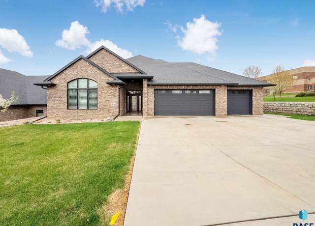 Property at 4710 S Duluth Ave, Sioux Falls, SD 57105, 4 beds, 4 baths