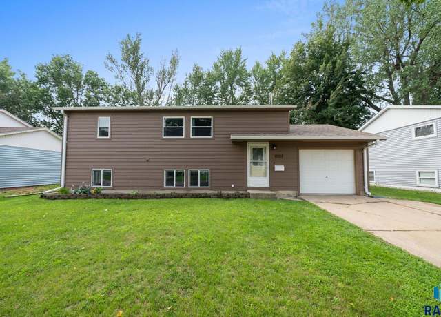 Property at 4009 E 23rd St, Sioux Falls, SD 57103, 3 beds, 2 baths
