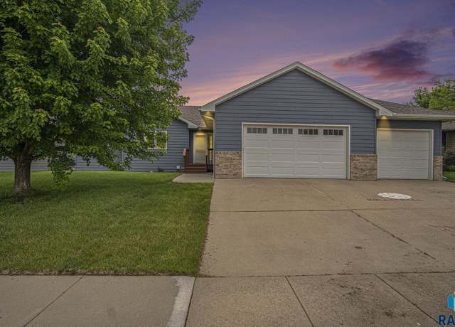 Property at 7608 W Loganberry St, Sioux Falls, SD 57106, 4 beds, 3 baths