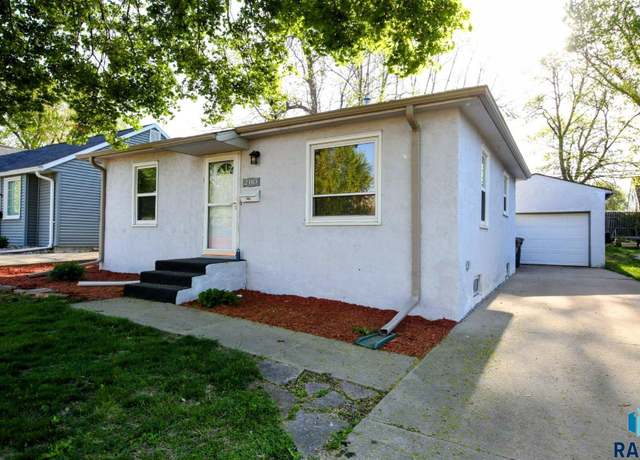 Property at 2110 S Norton Ave, Sioux Falls, SD 57105, 3 beds, 2 baths