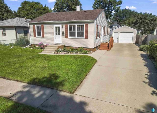 Property at 604 S Willow Ave, Sioux Falls, SD 57104-4019, 3 beds, 2 baths