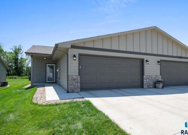 Property at 107 E Countryside Ave, Lennox, SD 57039, 2 beds, 2 baths