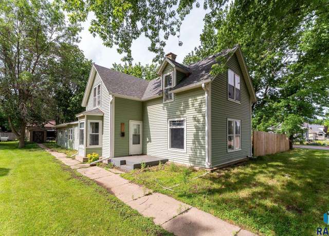 Property at 411 W Cedar St, Beresford, SD 57004, 3 beds, 1 bath