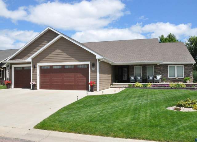 Property at 1823 Tatanka Pass, Brookings, SD 57006, 5 beds, 3 baths