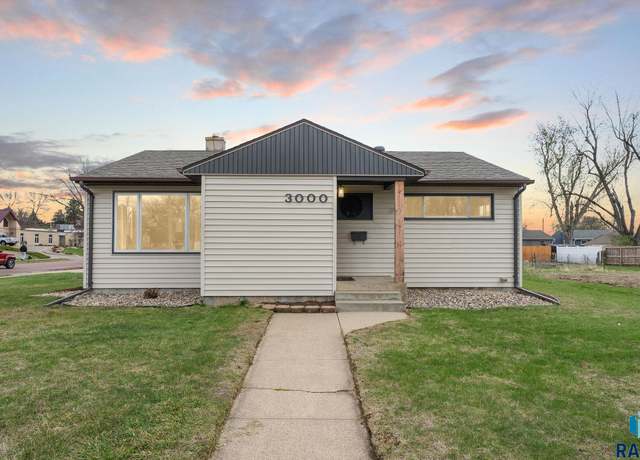 Property at 3000 S Lake Ave, Sioux Falls, SD 57105, 3 beds, 1 bath