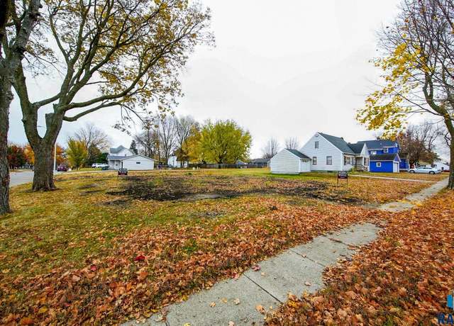 Property at 518 NE Park St, Luverne, MN 56156