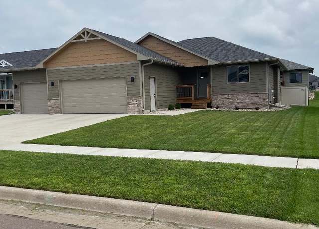 Property at 4012 S Home Plate Ave, Sioux Falls, SD 57110, 4 beds, 2.5 baths