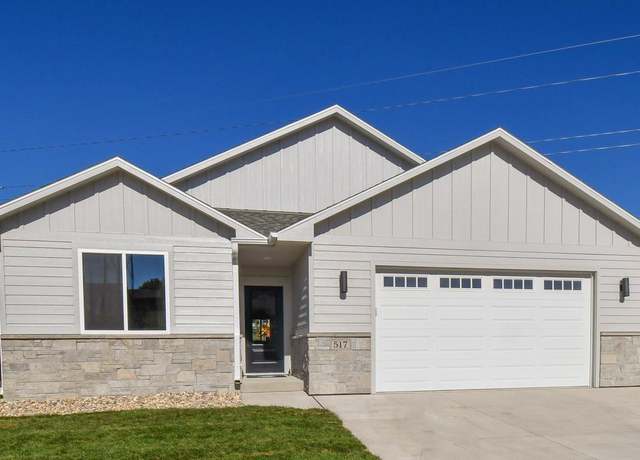 Property at 517 N Woodland Ct, Brandon, SD 57005-3043, 2 beds, 2 baths