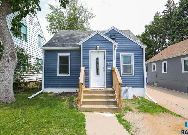 Property at 1904 S Duluth Ave, Sioux Falls, SD 57105, 3 beds, 2 baths