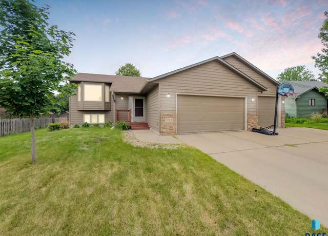Property at 3132 S Tyler Ct, Sioux Falls, SD 57103, 4 beds, 2 baths