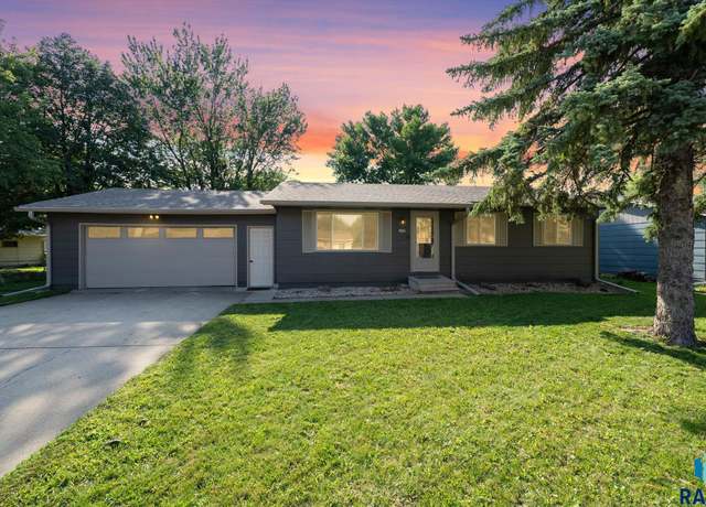 Property at 5305 S Landsdown Dr, Sioux Falls, SD 57106, 3 beds, 2 baths