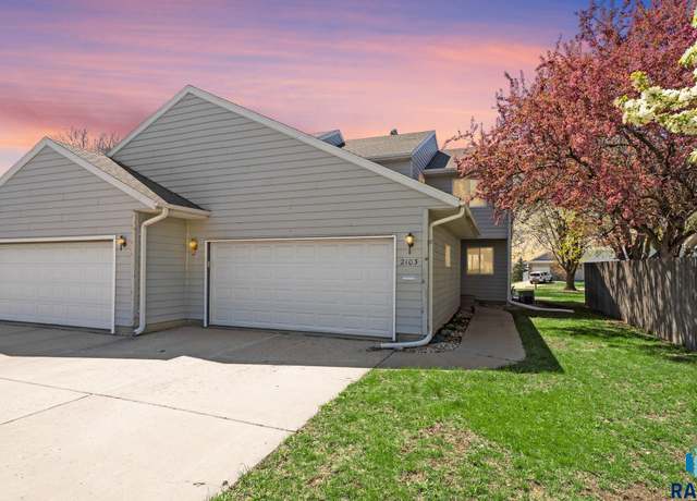 Property at 2103 S Holt Ave, Sioux Falls, SD 57103, 3 beds, 2.5 baths