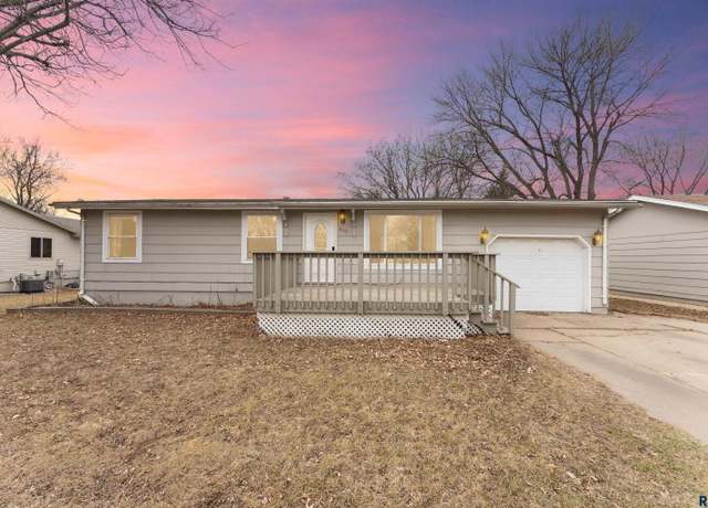 Property at 4117 S Holbrook Ave, Sioux Falls, SD 57106, 4 beds, 2 baths