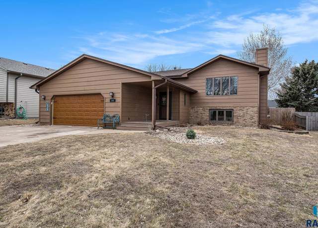 Property at 737 N Columbia Dr, Sioux Falls, SD 57103, 4 beds, 2 baths
