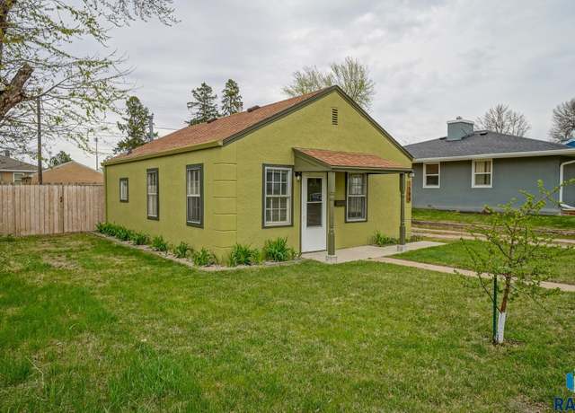 Property at 1504 Lincoln Ave, Sioux Falls, SD 57104, 2 beds, 1 bath
