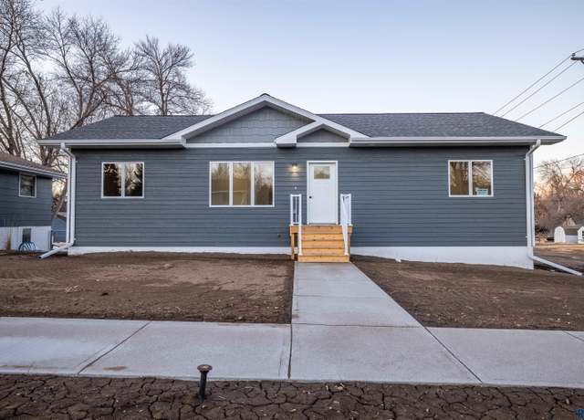 Property at 900 W Ash Ave, Mitchell, SD 57301, 3 beds, 2 baths