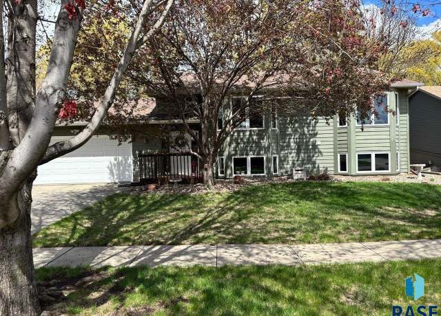 Property at 308 W Evergreen Dr, Brandon, SD 57005, 4 beds, 3 baths